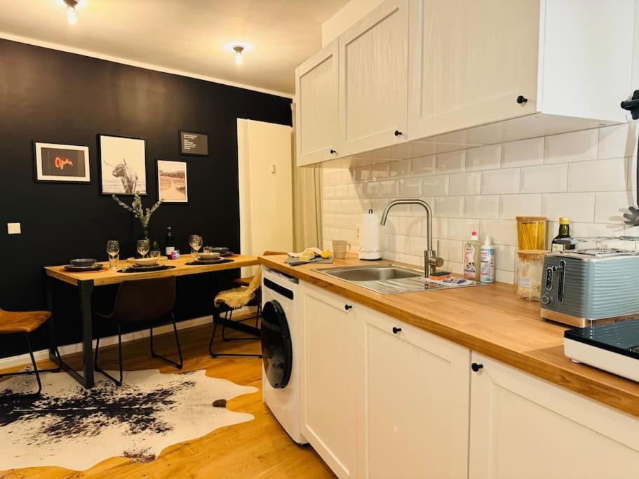 Klassen Stay - Designer Apartment Fuer 6 - Zentral - 2X Kingsize Essen Esterno foto